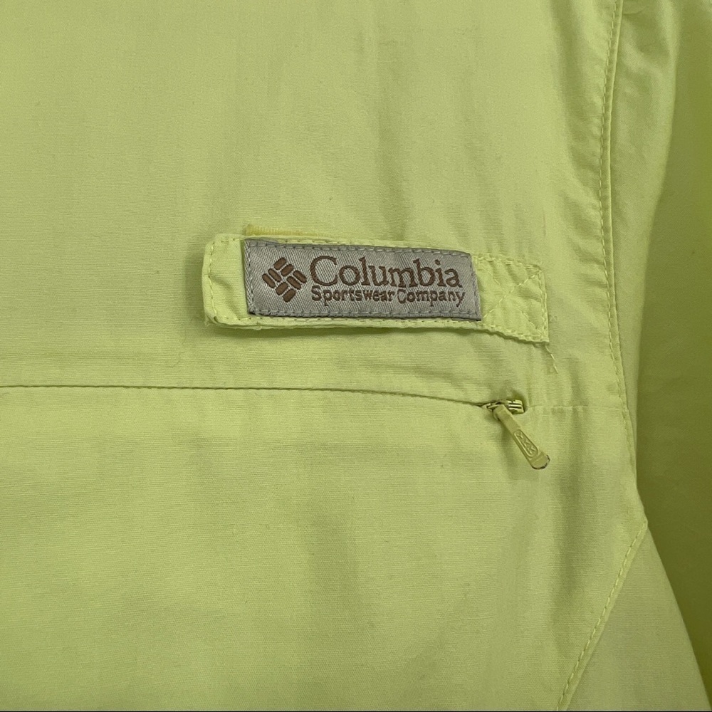 Columbia Women's Green Collared Short Sleeve Buttondown Performance Shirt - Picture 3 of 8